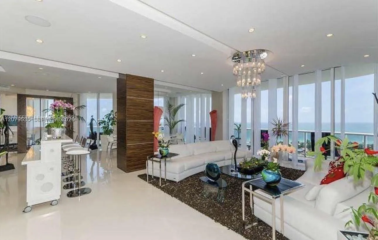 One Island Place Condo Ii — Photo 1