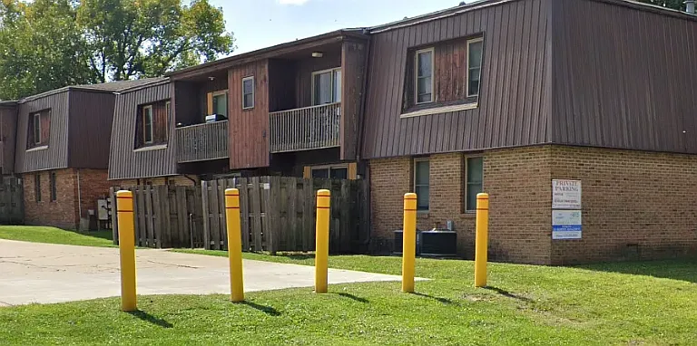 101 Surrey Ct #4 — Photo 9
