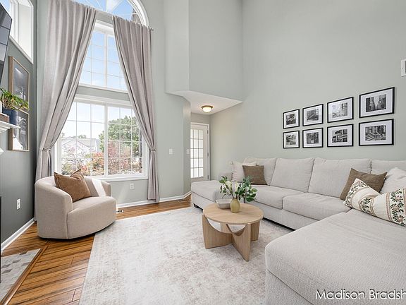 4th image of 5866 E Grove Dr SE