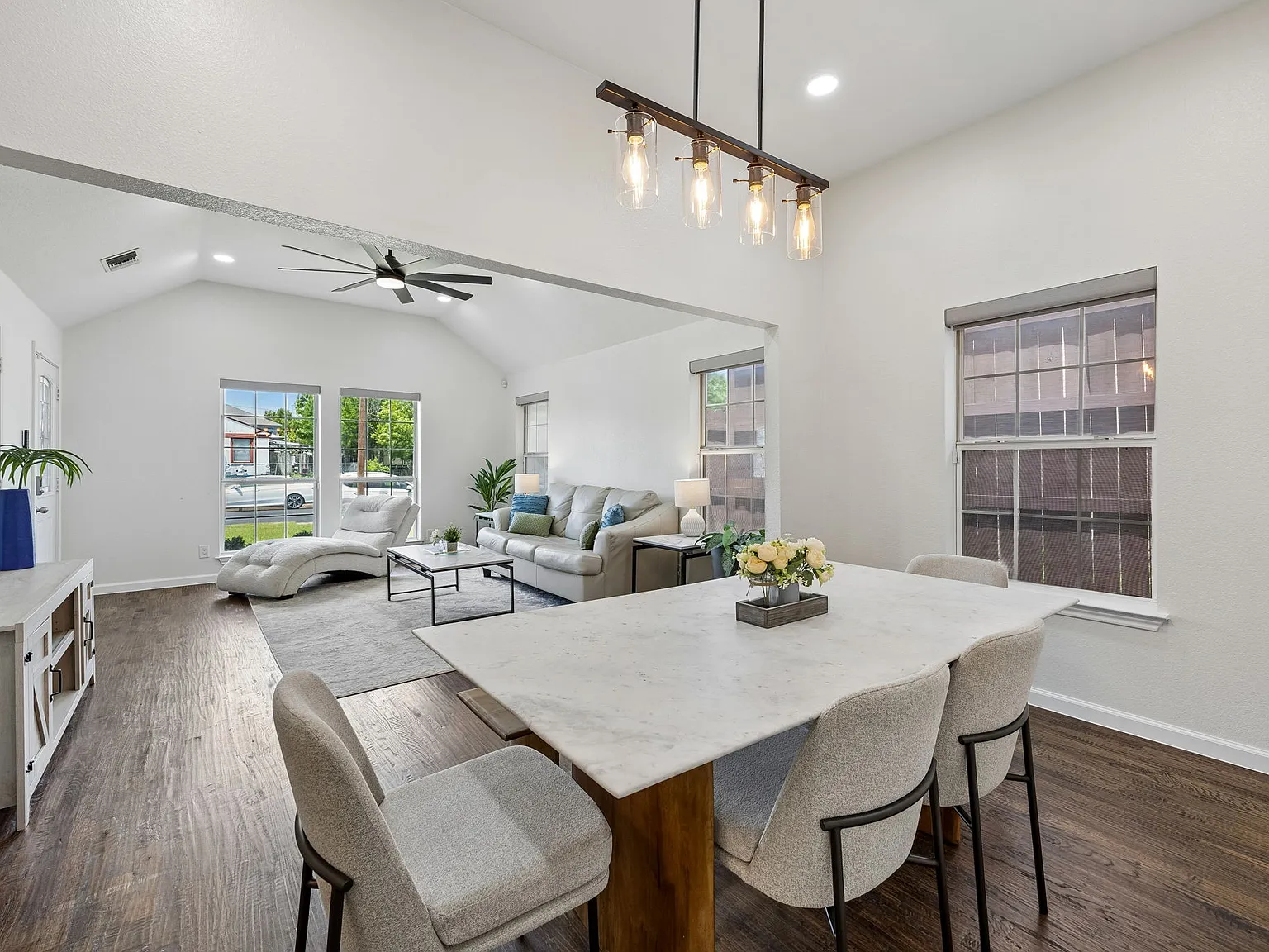 3 bed, 1415 sqft, $3,300 — Photo 2