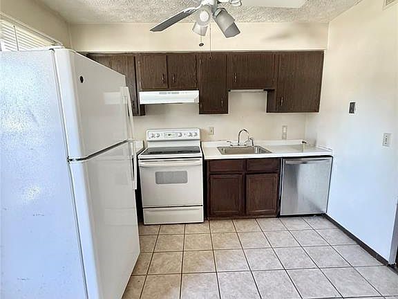 3rd image of 304 Estate Dr APT B