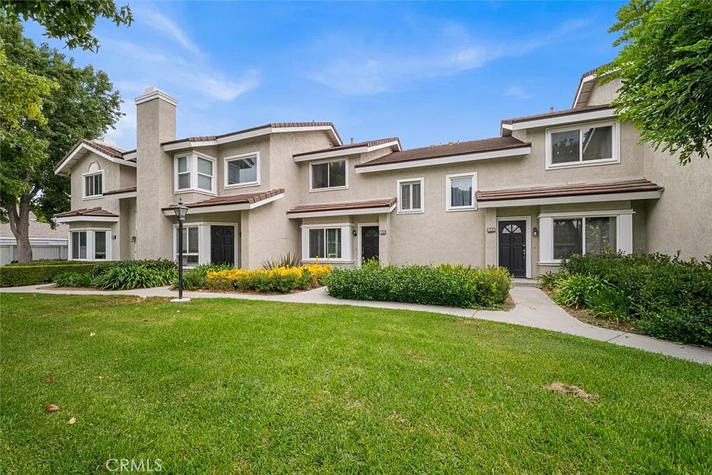 2 bed, 2.5 bath, 1176 sqft, $3,900 — Photo 1