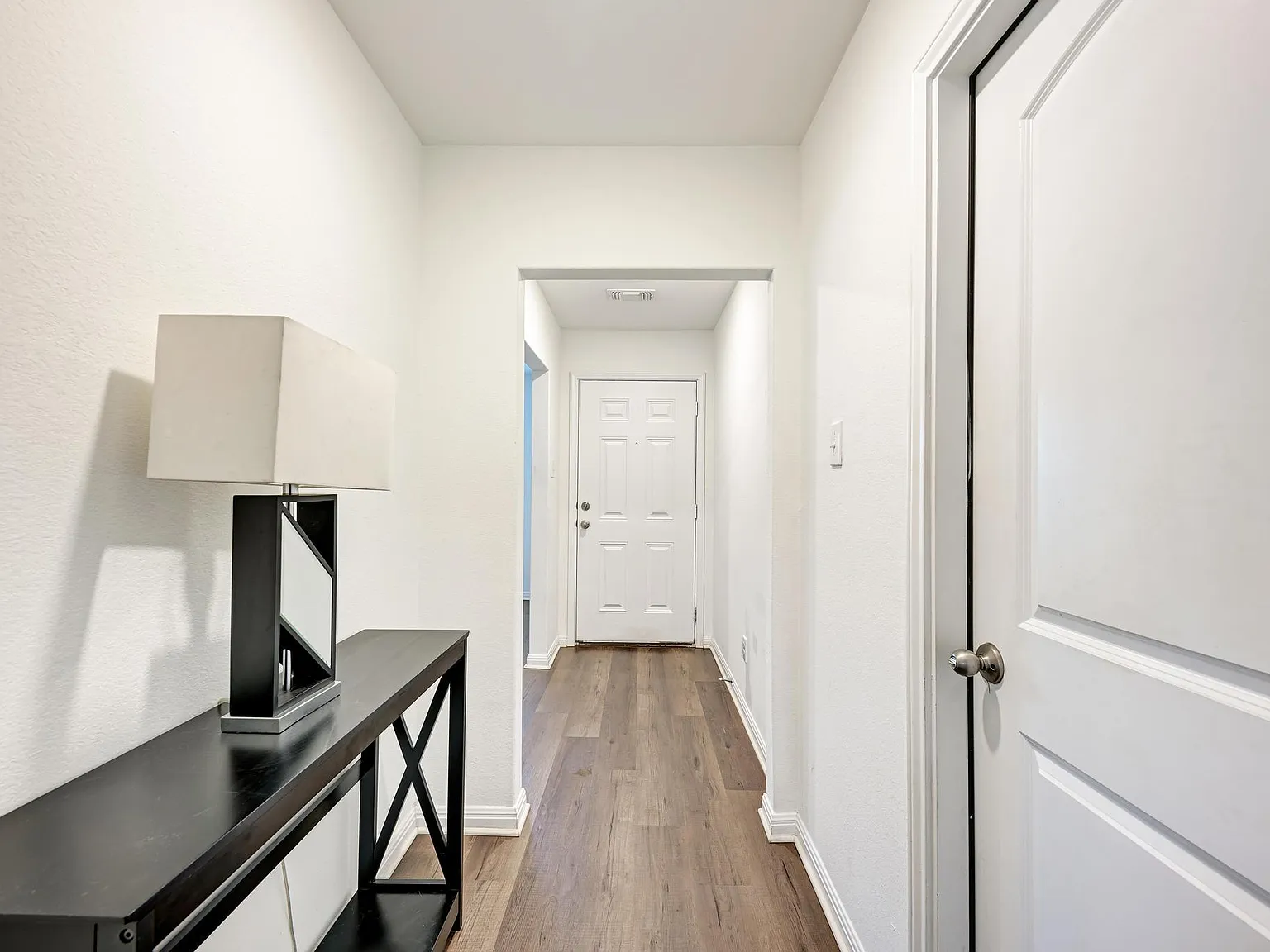 3 bed, 2.0 bath, 1525 sqft, $1,725 — Photo 3