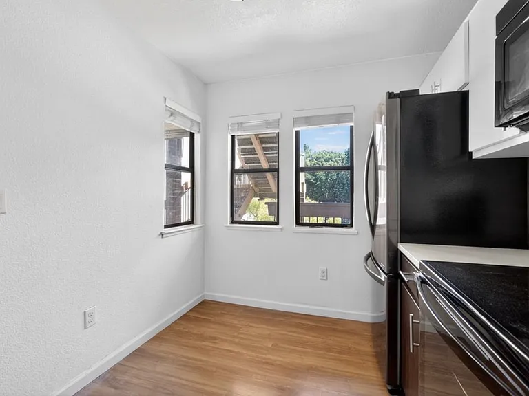 1123 S Villa Way — Photo 4