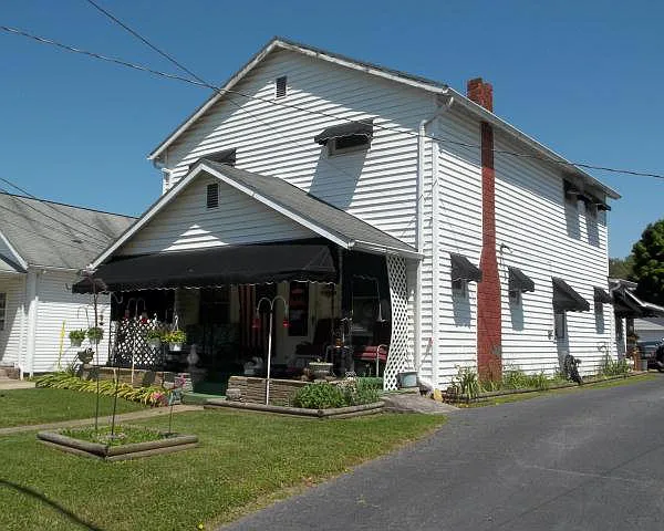 1365 Rosemount Rd photo 1