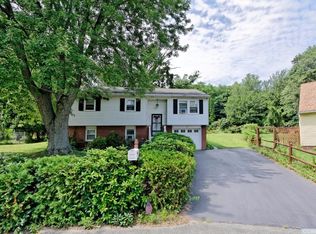 4 Celeste Dr, Rensselaer, NY 12144