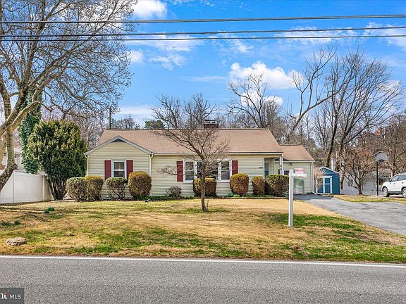 3rd image of 3630 Saint Johns Ln