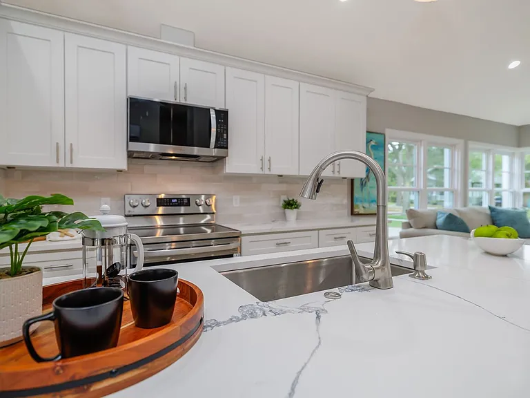 1209 E Washington St — Photo 13