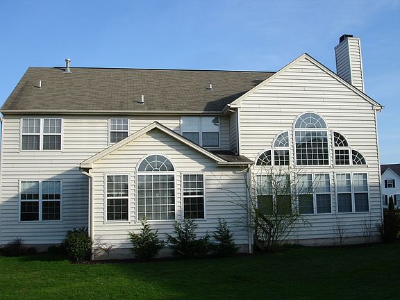 Rear exterior, loads of drama!