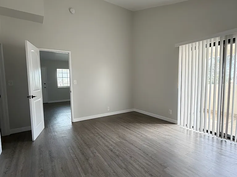 753 Cerritos Ave #6 — Photo 2