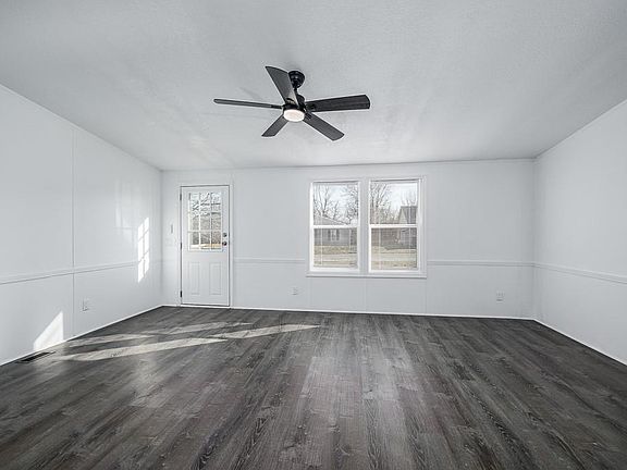 3rd image of 115 E 6th St