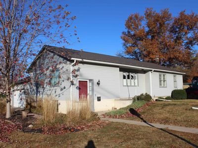 805 4th St NW, Waverly, IA, 50677