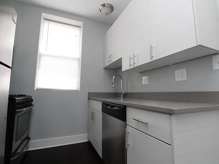 2130 N Sawyer Ave #2E — Photo 3