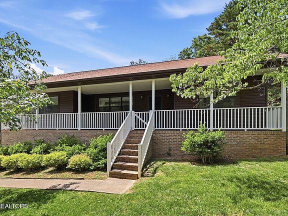 2nd image of 2112 Pine Meade Rd