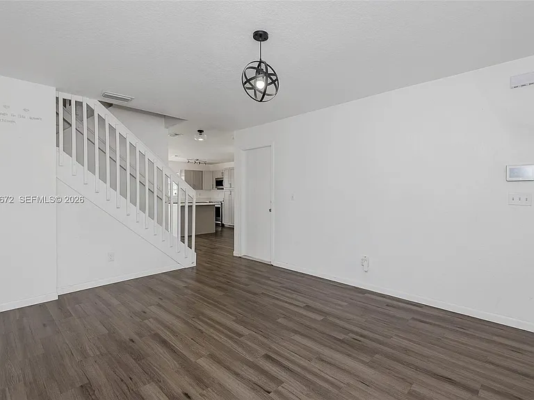 2123 SW 87th Ter — Photo 3