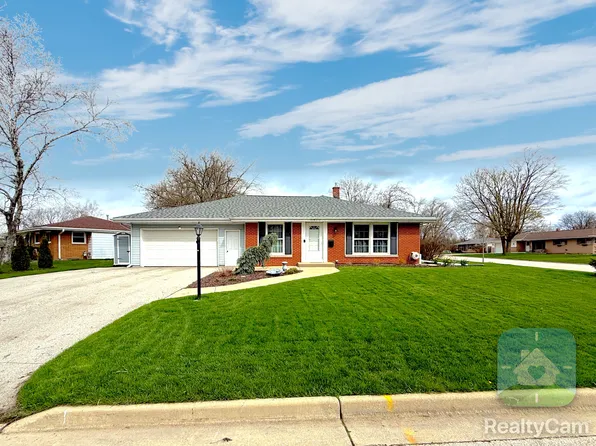 N87W18140 Queensway St, Menomonee Falls, WI 53051