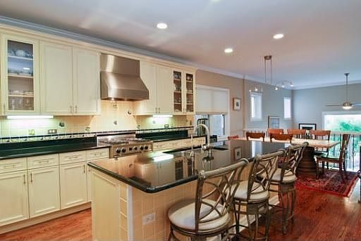 4th image of 2740 N Paulina St