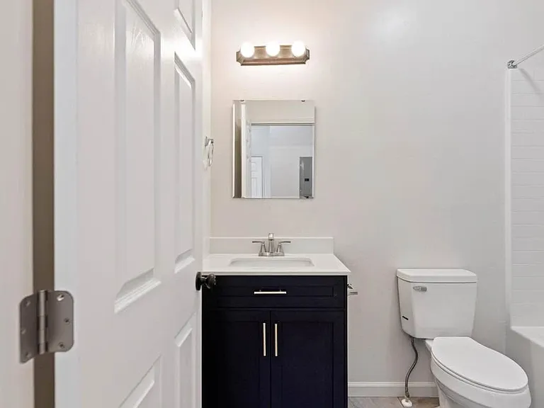 202 N Main St — Photo 7