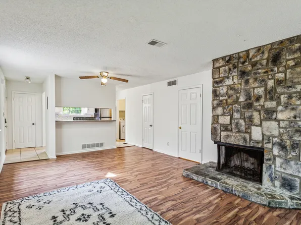 1281 Creekside Ct SE, Smyrna, GA 30080