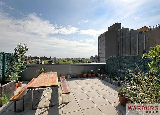 Sold by Warburg | media 4