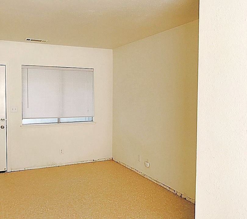 2nd image of 1830 S Garden St APT 3