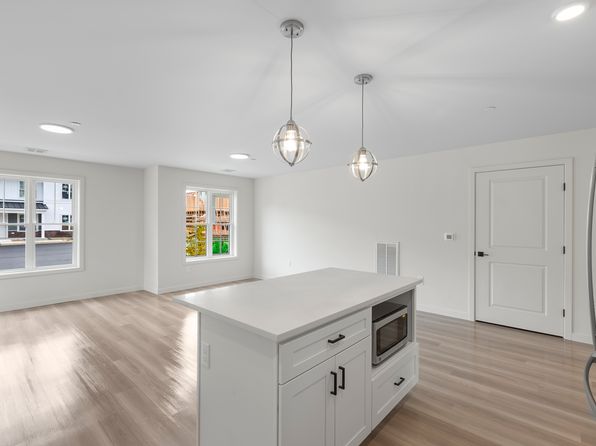 15 Myrtle St #1B-1BA-900SQFT