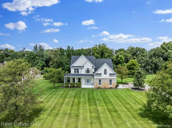 3563 Black Eagle Dr, Howell, MI 48843