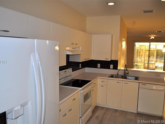 4th image of 2355 Pasadena Way