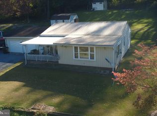 734 Maple Grove Rd, New Holland, PA 17557