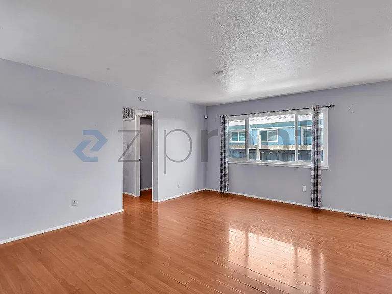 2121 Esmond Ave — Photo 5