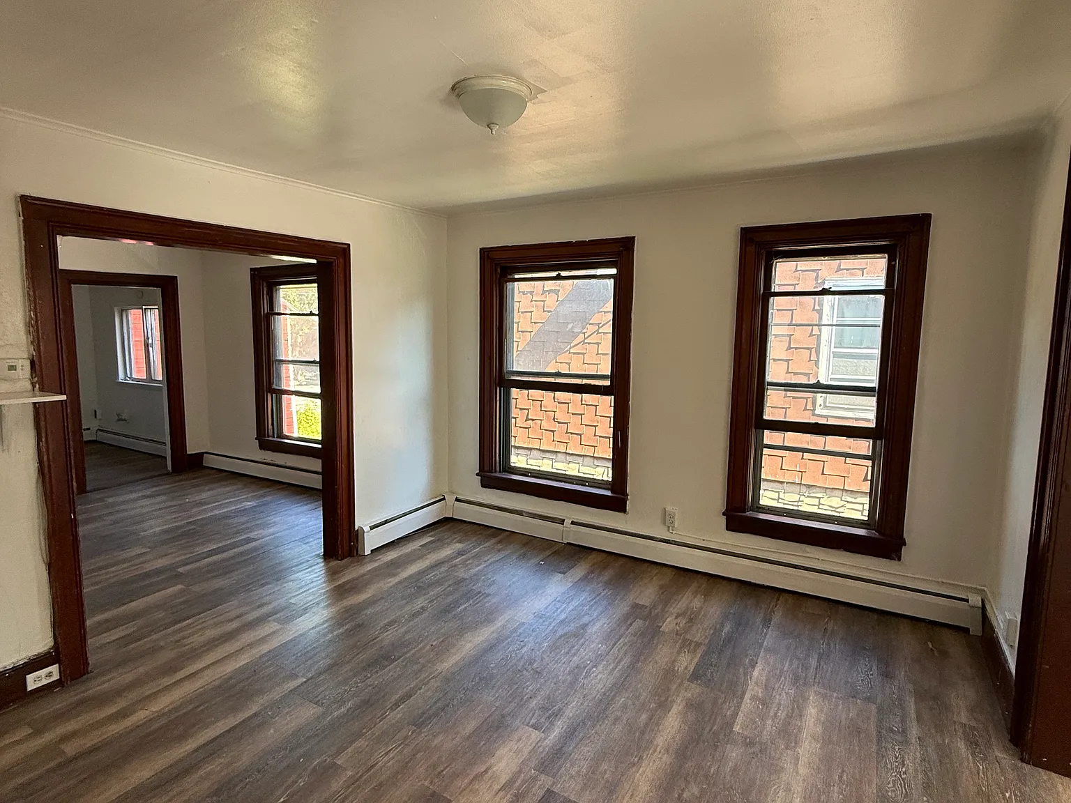 5 bed, 1500 sqft, $1,500 — Photo 2