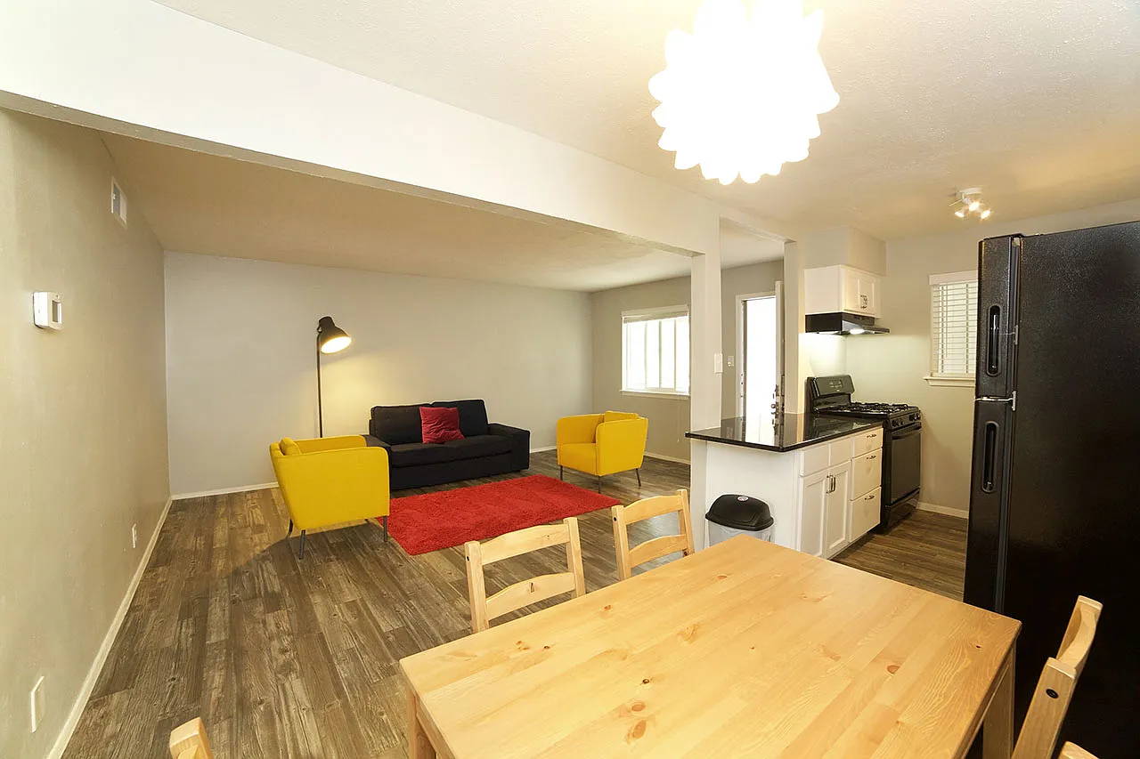 East Azul Apartments — Photo 2