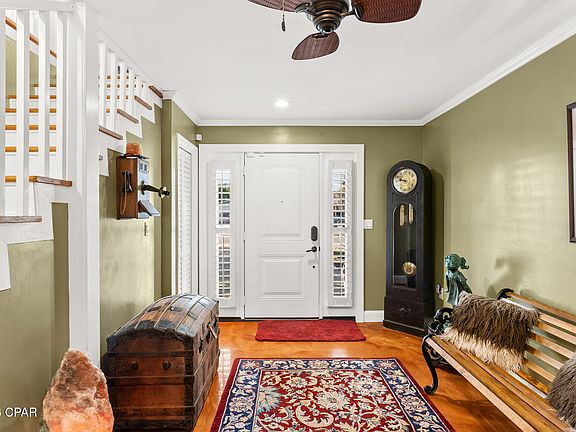3rd image of 408 Dolphin St
