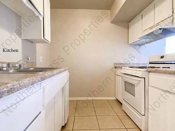 4th image of 5209 Carousel Dr APT 4