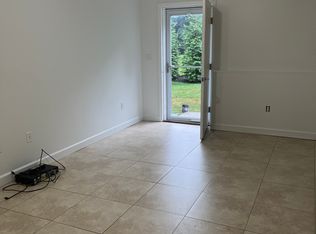(Undisclosed Address), Pearl River, NY 10965