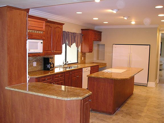 5th image of 1405 Corona Ln