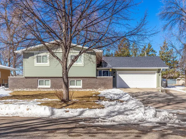 2301 10th St S, Fargo, ND 58103