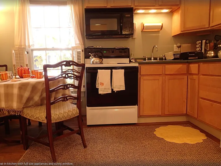 80 College St #2 — Photo 8