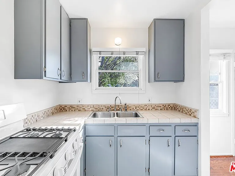 608 7th Ave — Photo 14