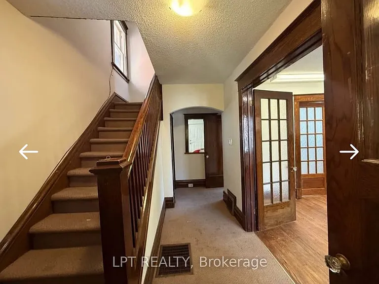 322 Waverley St W — Photo 2