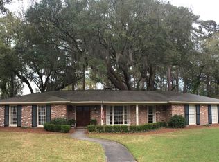 8 Raleigh Dr, Savannah, GA 31406