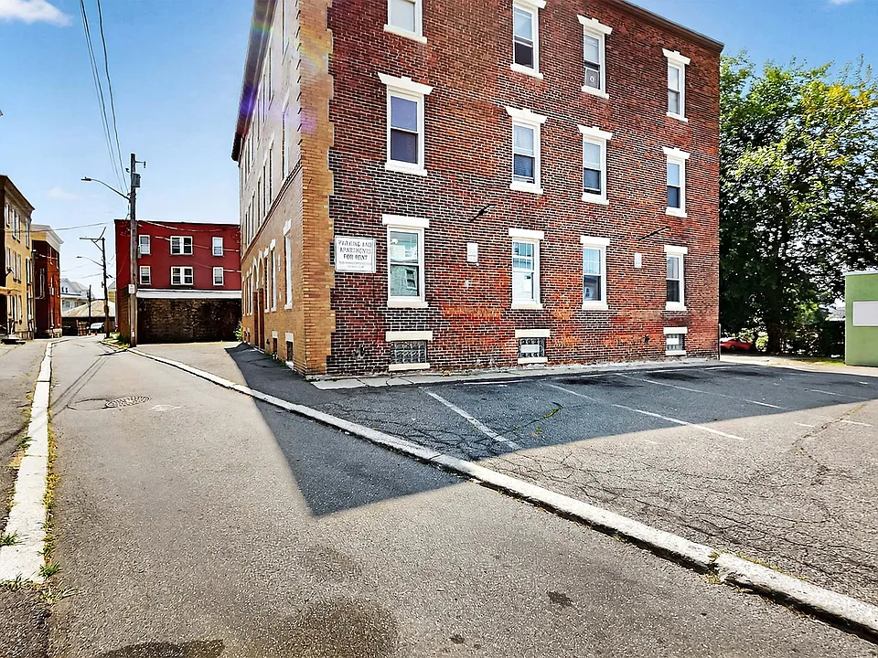 891 Huntington Ave #1CP