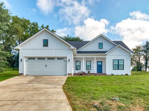 1290 N 3rd St, Wytheville, VA 24382