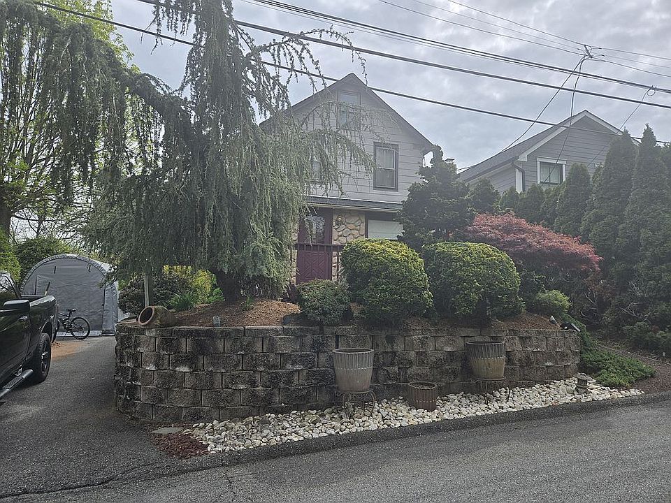 1st image of 4 Montville Ave