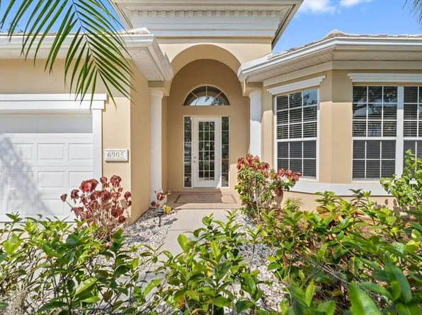 6905 Lennox Pl, University Park, FL 34201