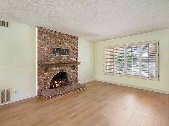 4th image of 6126 Rowland Ave