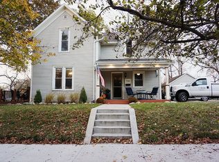 719 W 10th St, Cedar Falls, IA 50613
