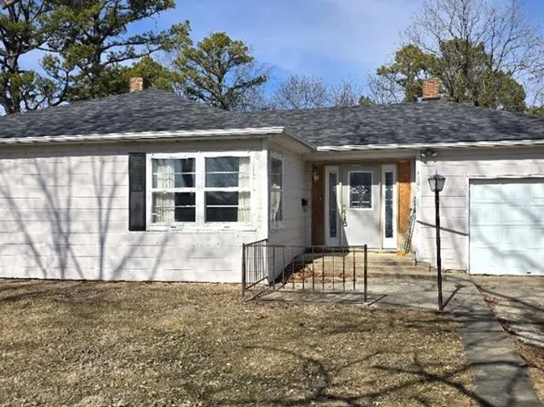 1007 Sunset Dr, Macon, MO 63552