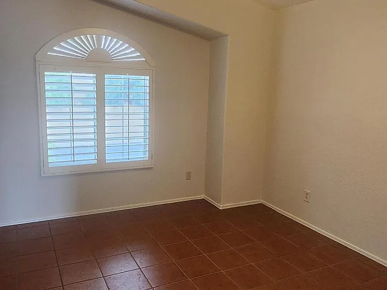 71 E Windhill Dr — Photo 13