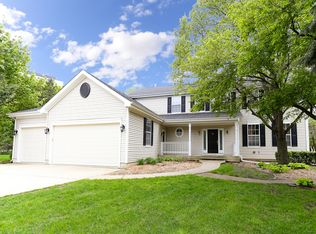 1724 Columbine Dr, Schaumburg, IL 60173